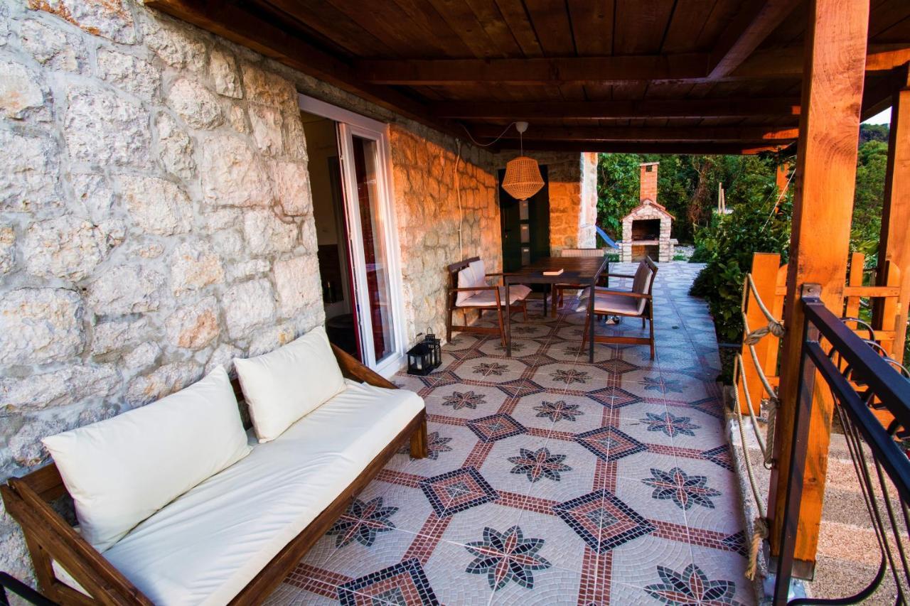 Mali Dvor Novigrad Apartmán *