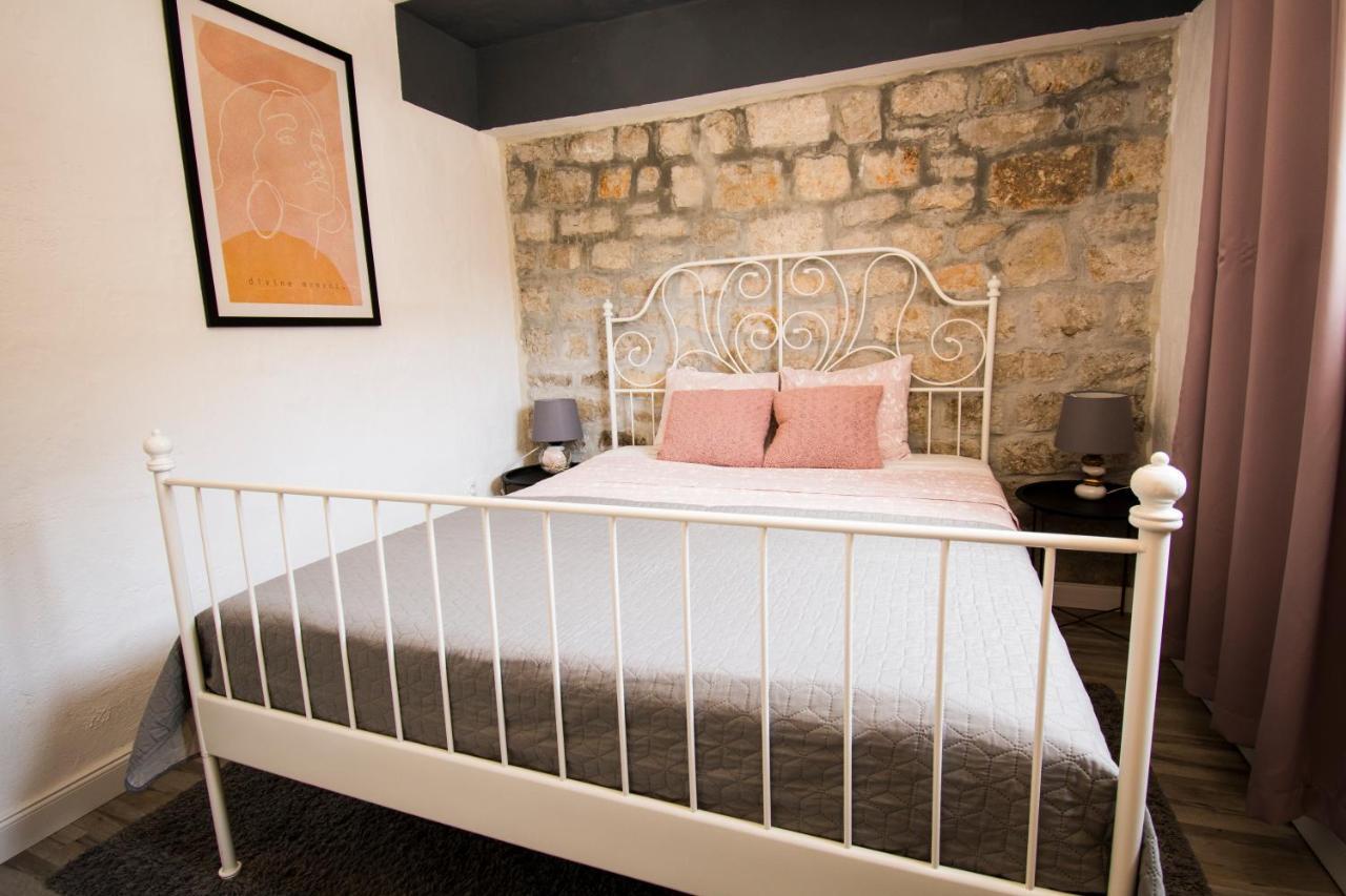 Mali Dvor Novigrad Apartmán *