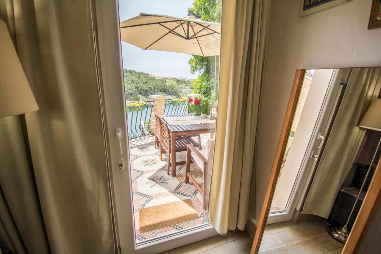 Mali Dvor Novigrad Apartmán *