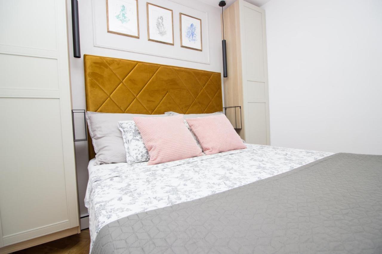Mali Dvor Novigrad Apartment *
