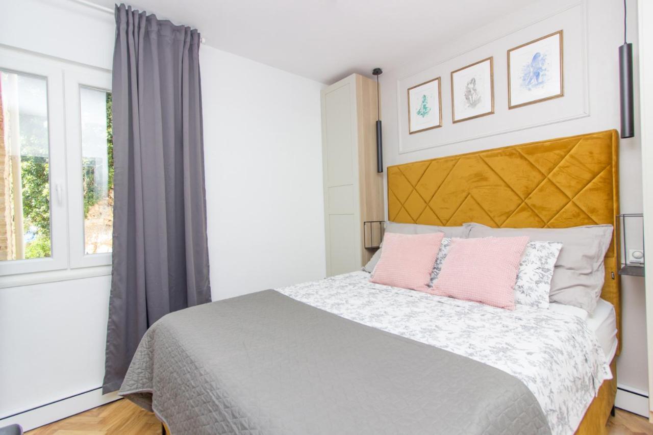 Mali Dvor Novigrad Apartment *