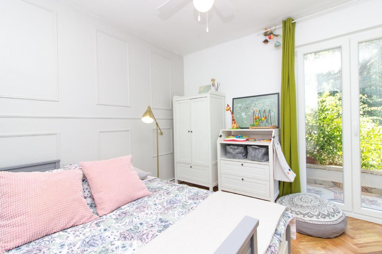 Mali Dvor Novigrad Apartment *