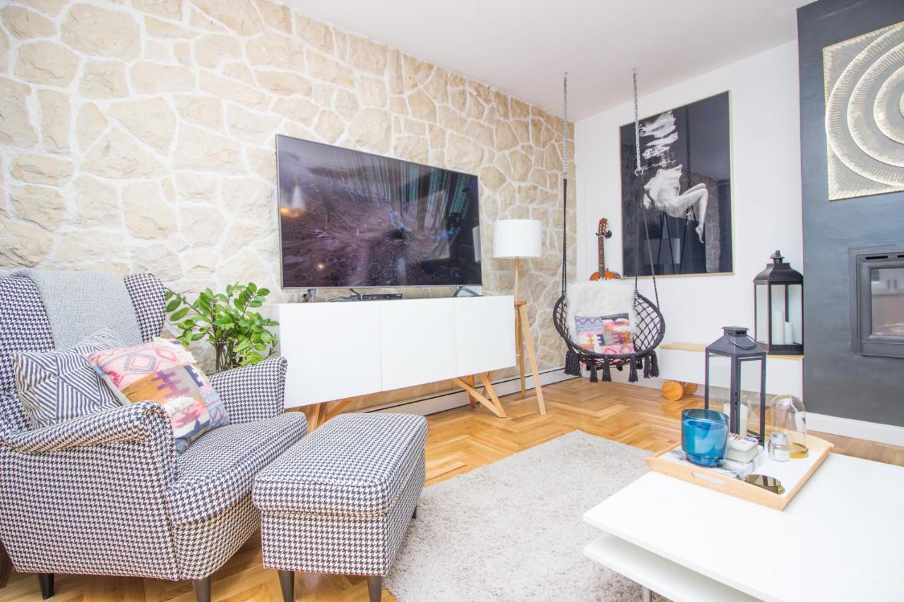 Mali Dvor Novigrad Apartment *