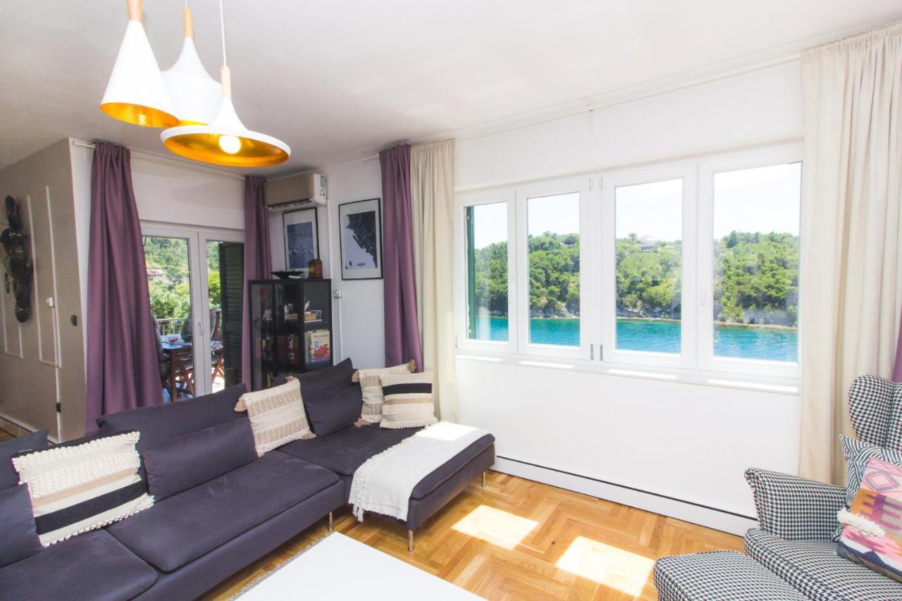 Mali Dvor Novigrad Apartment *