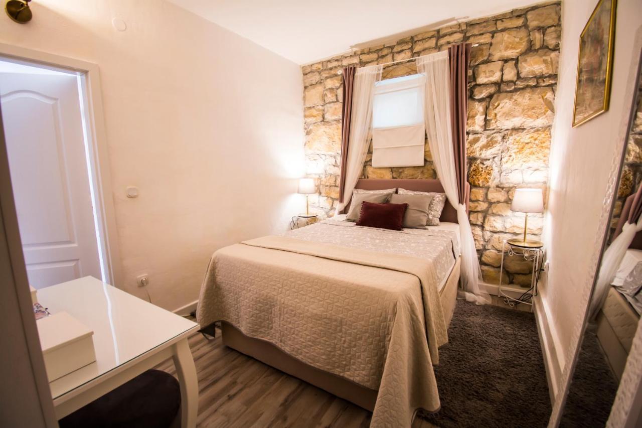 Mali Dvor Novigrad * Novigrad (Dalmatia)