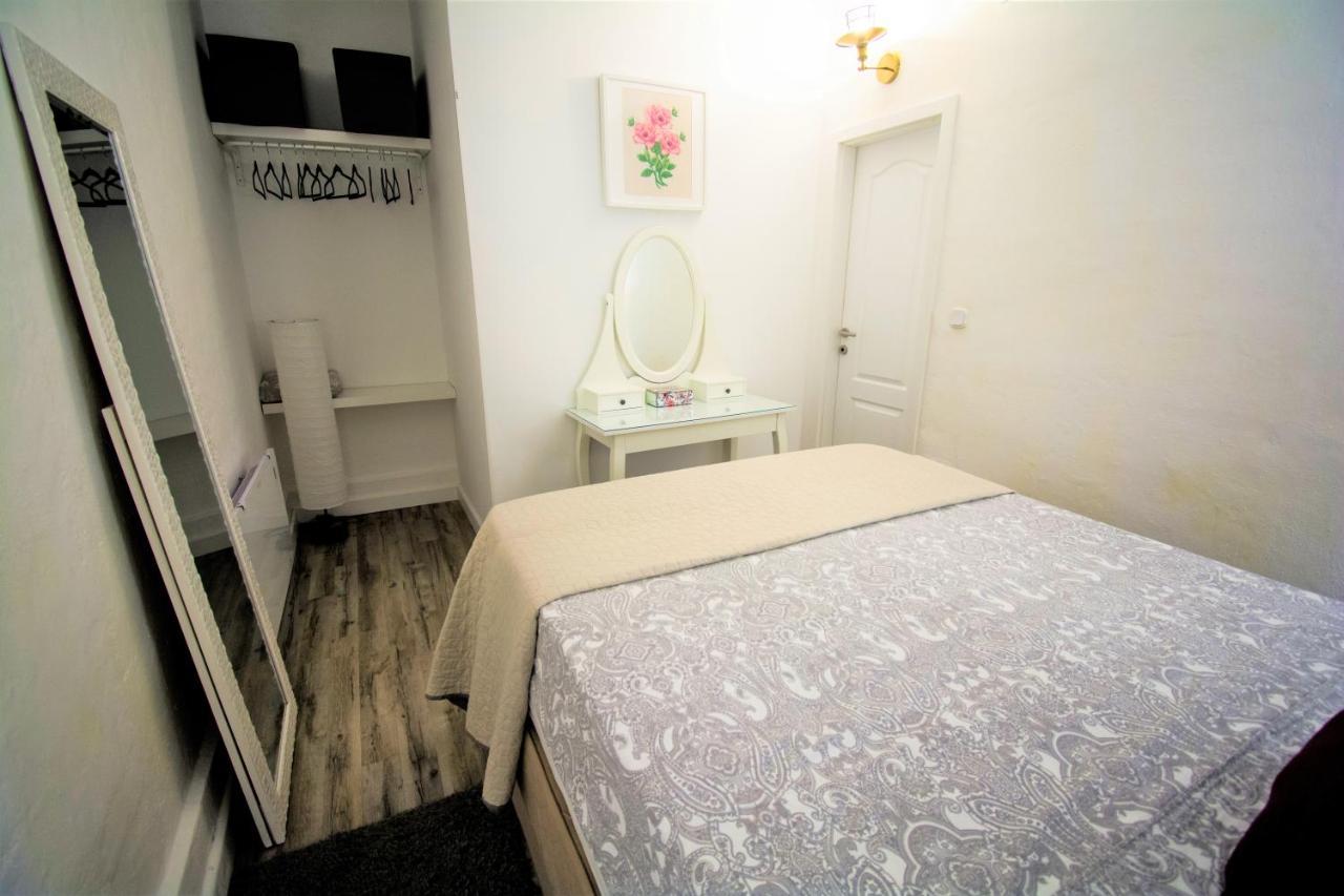 Mali Dvor Novigrad * Novigrad (Dalmatia)