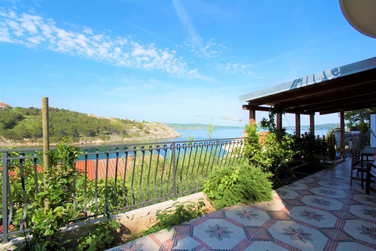 Apartment Mali Dvor Novigrad