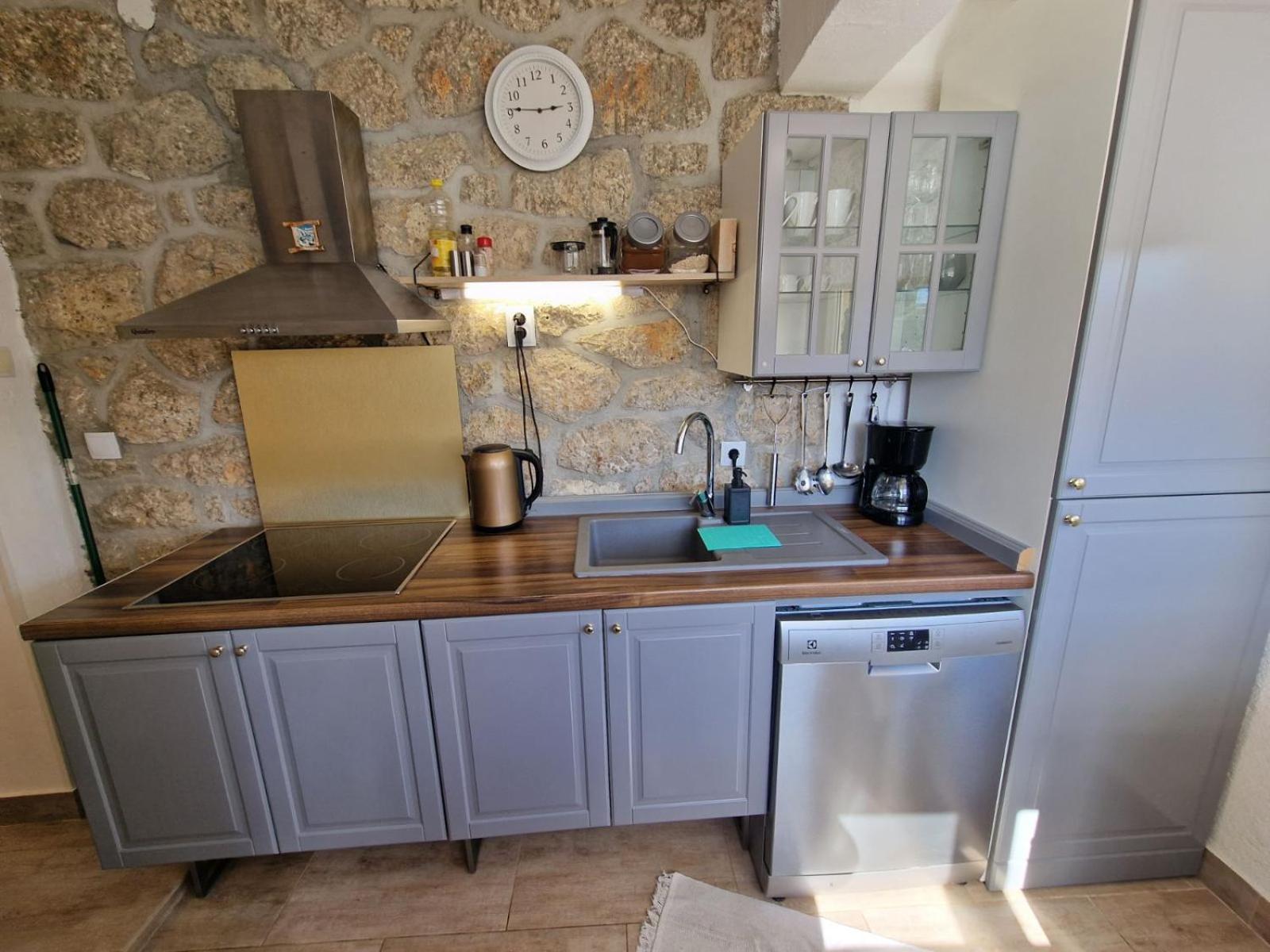 Mali Dvor Novigrad * Novigrad (Dalmatia)