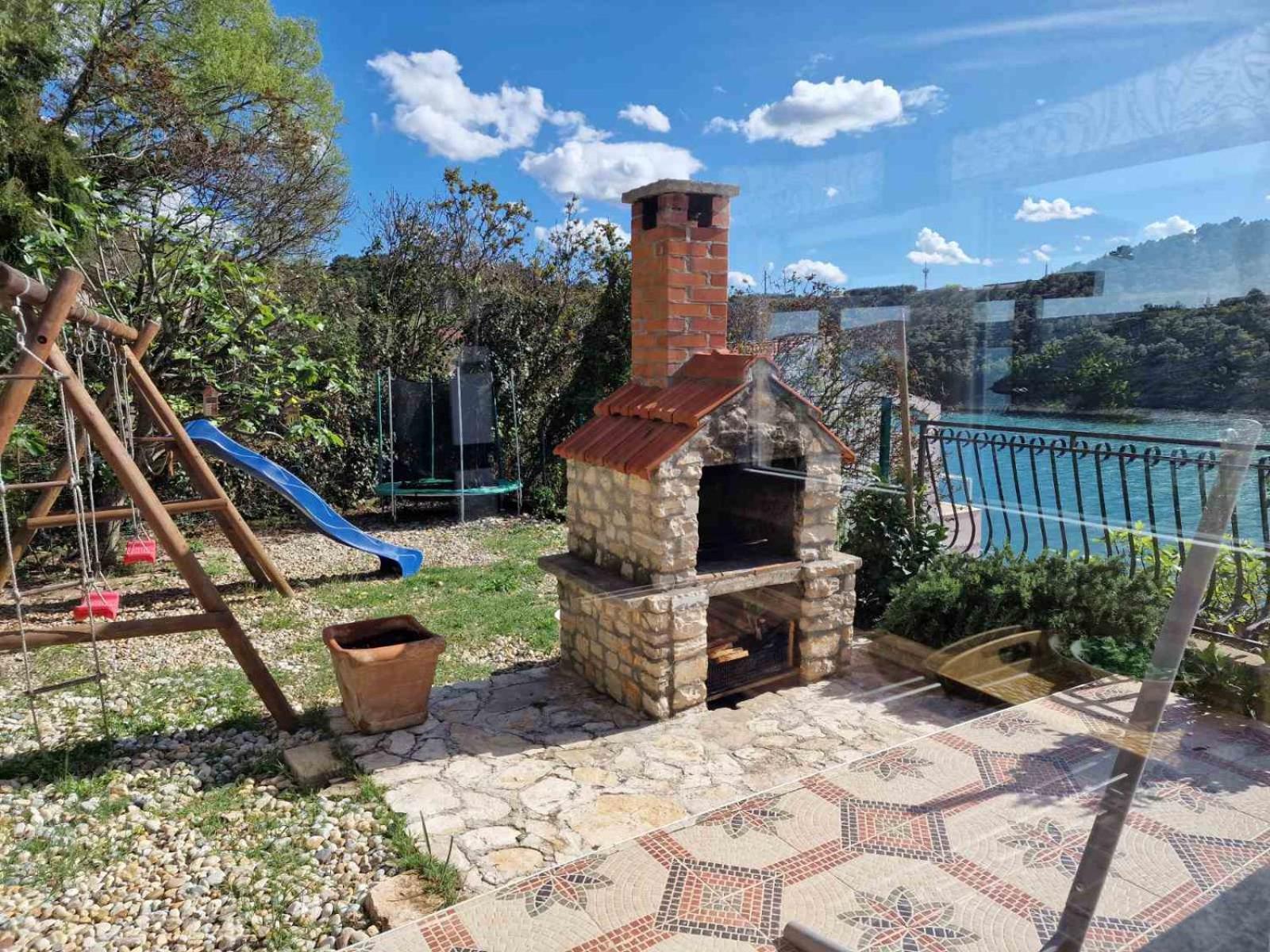 Apartment Mali Dvor Novigrad